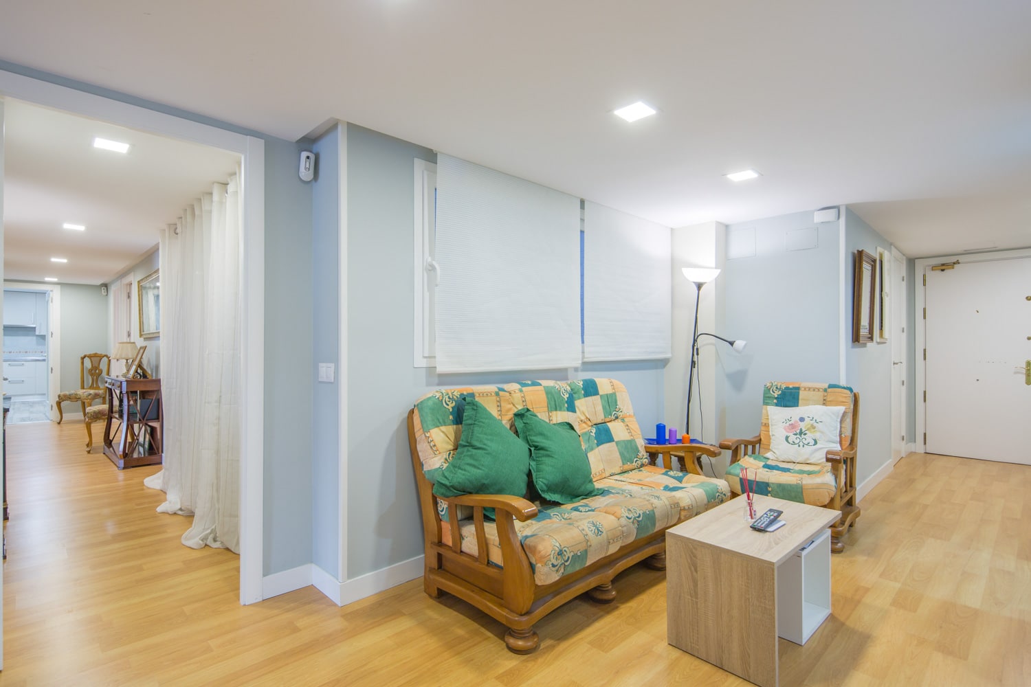 Alquiler de una amplia habitación privada con terraza en calle Atocha