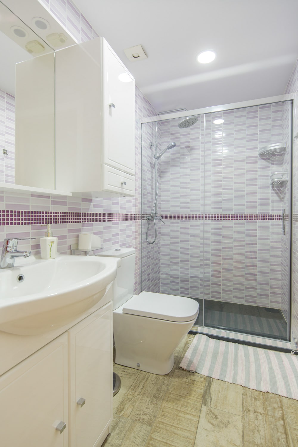 Amplia habitación con salón privado y terraza en calle Atocha