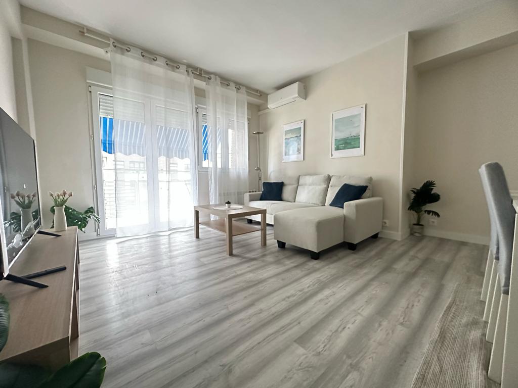 AMPLIO PISO DE 3 DORMITORIOS EN AVENIDA DEL MEDITERRANEO