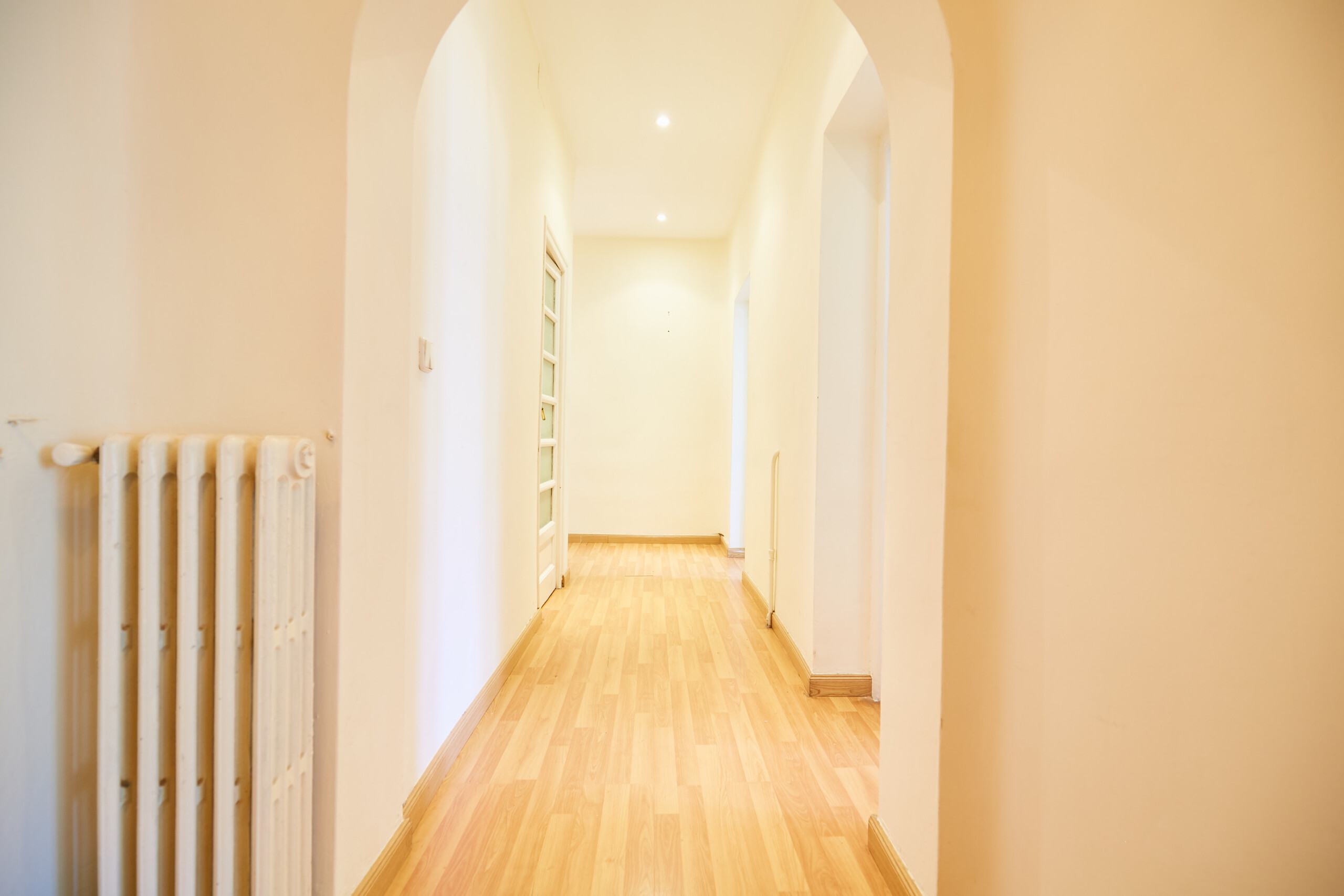 Alquiler de amplia habitación en calle de Martín de los Heros