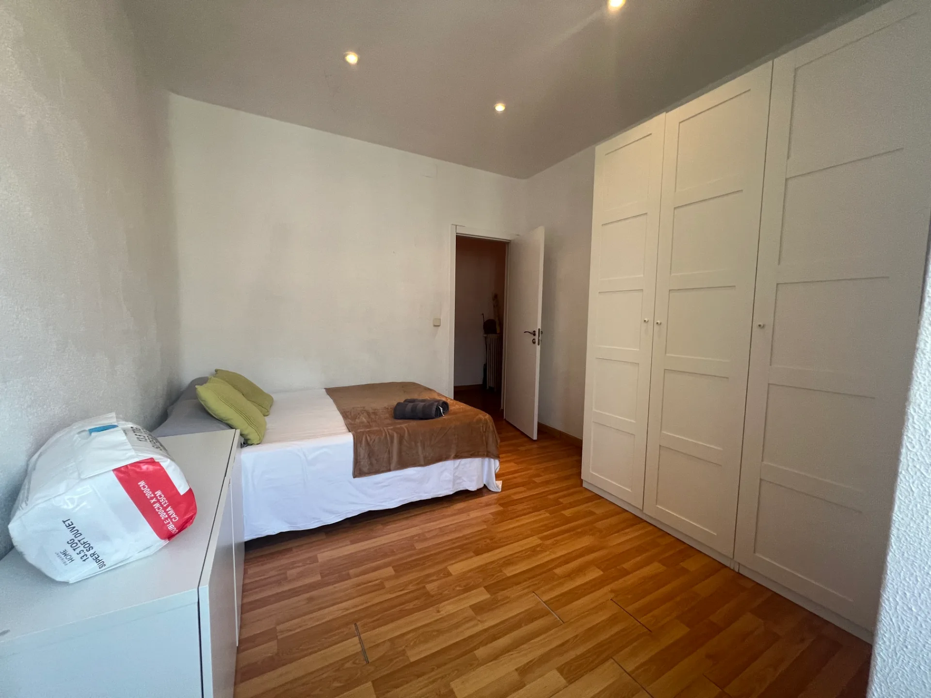 Alquiler de habitación exterior en calle Martín de los Heros