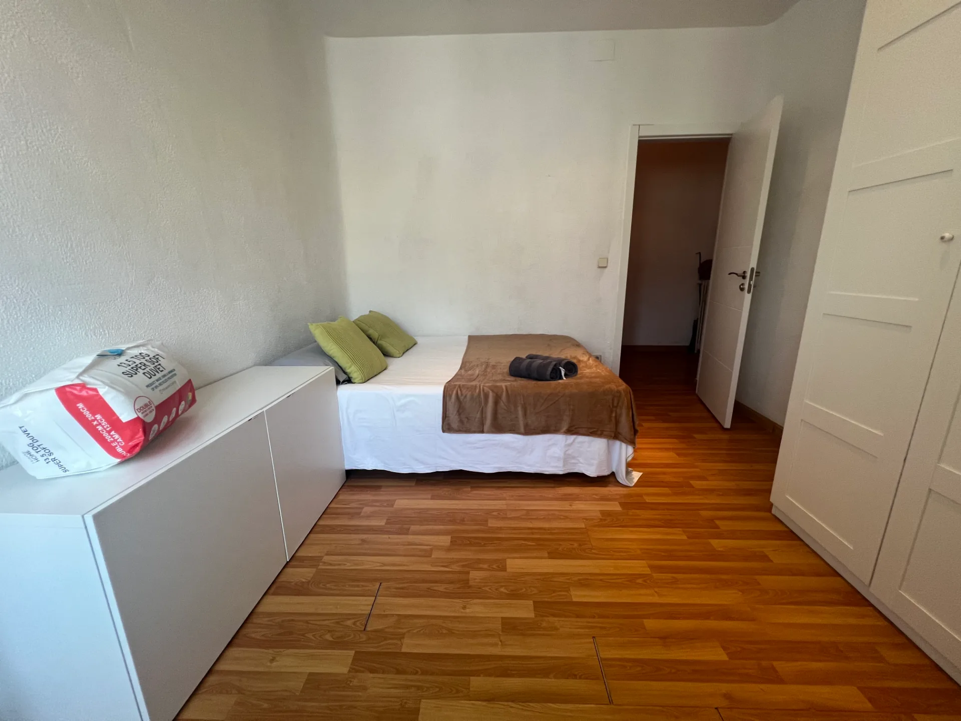 Alquiler de habitación exterior en calle Martín de los Heros