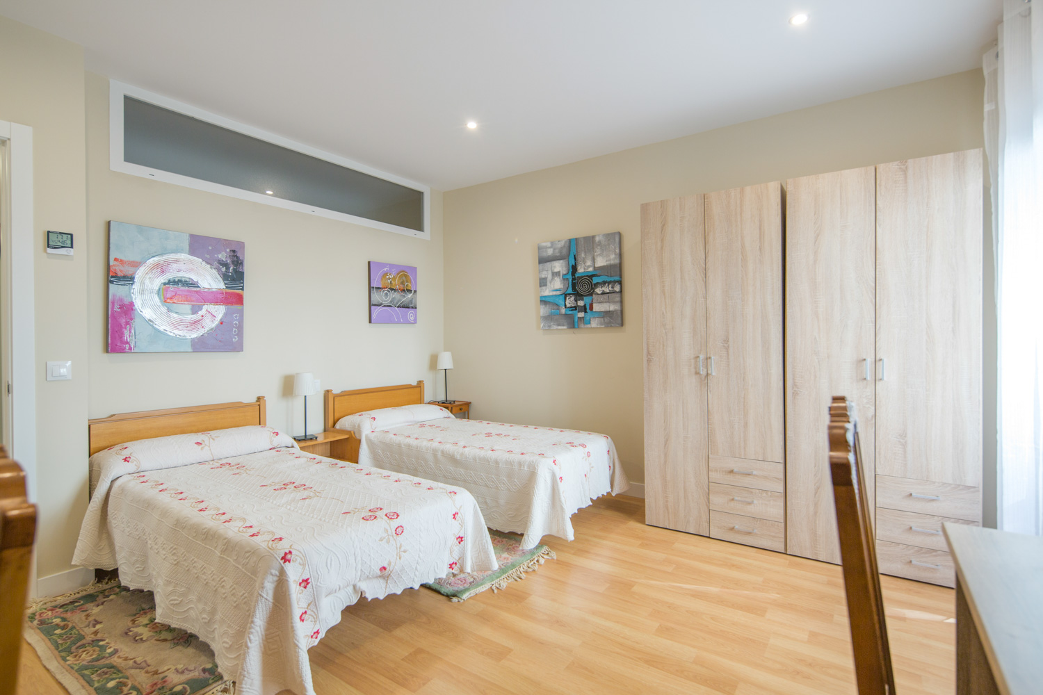 Alquiler de una habitación de dos camas con terraza en calle Atocha
