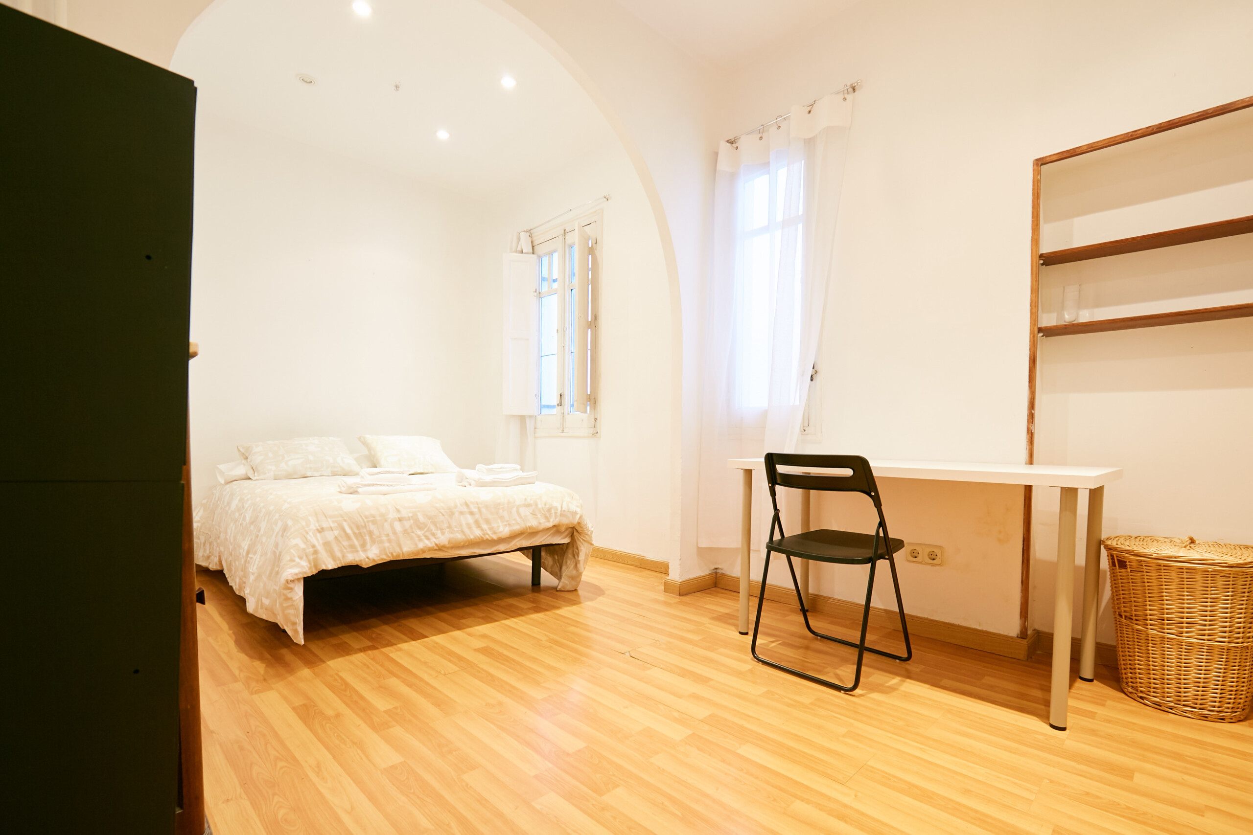 Alquiler de amplia habitación en calle de Martín de los Heros