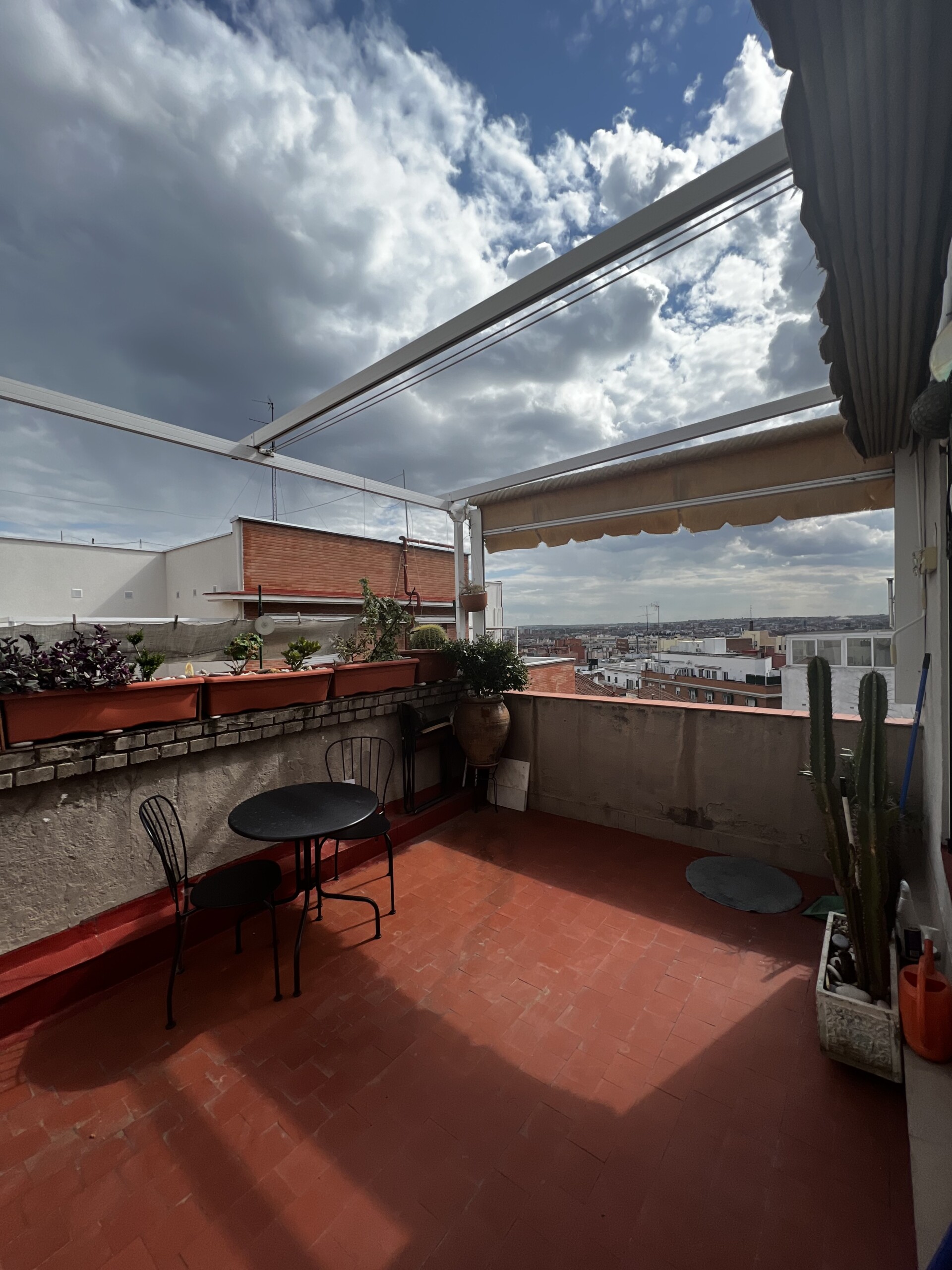 Alquiler de pisos y habitaciones en calle rodas en Madrid